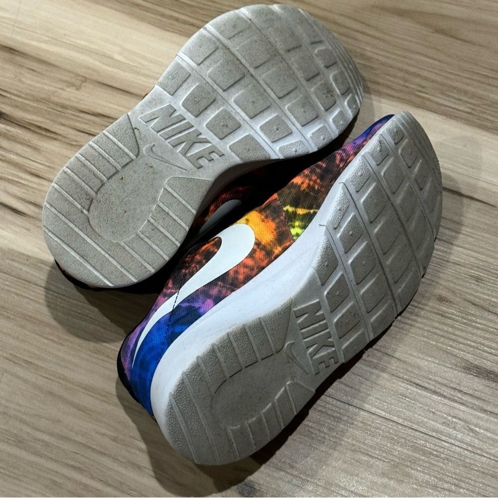 Nike Tanjun Print Tie Dye Sneakers Boys 6 - Picture 3 of 6
